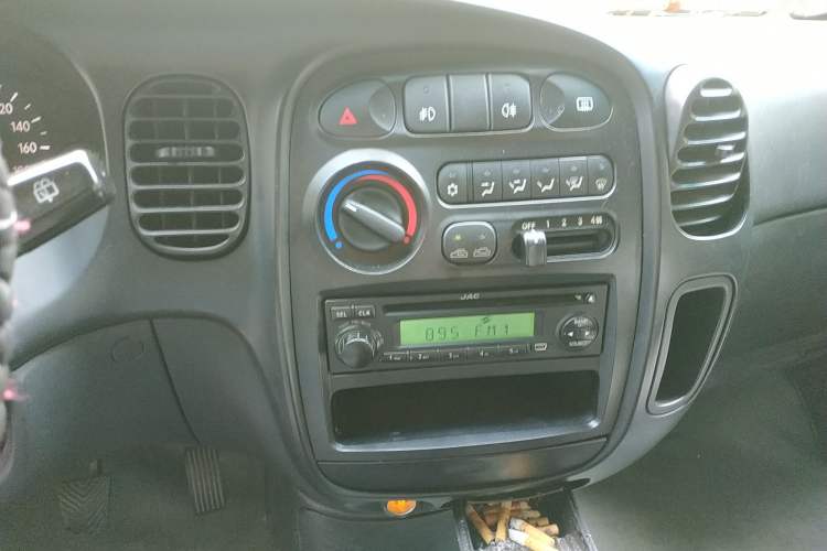Used JAC Refine 2012 1.9T Shuttle Diesel Comfort Version HFC4DB1-2C Audio And AC Panel