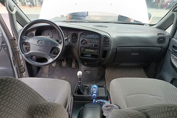 Used JAC Refine 2012 1.9T Shuttle Diesel Comfort Version HFC4DB1-2C Center Console
