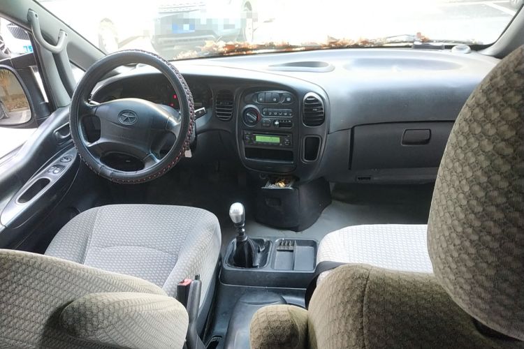 Used JAC Refine 2012 1.9T Shuttle Diesel Comfort Version HFC4DB1-2C Center Console