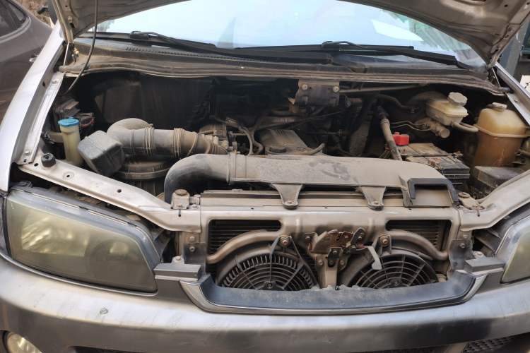 Used JAC Refine 2012 2.0L Timeless Edition HFC4GA3 Engine Bay
