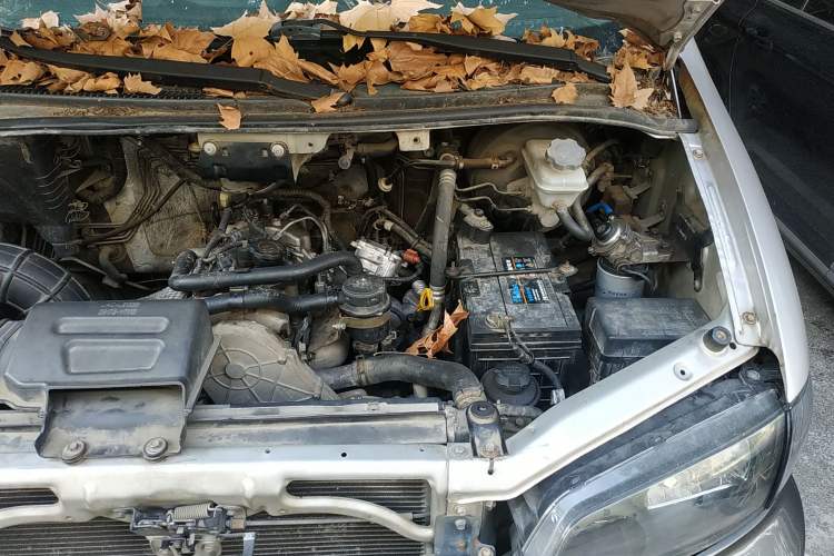 Used JAC Refine 2012 1.9T Shuttle Diesel Comfort Version HFC4DB1-2C Engine Bay Left
