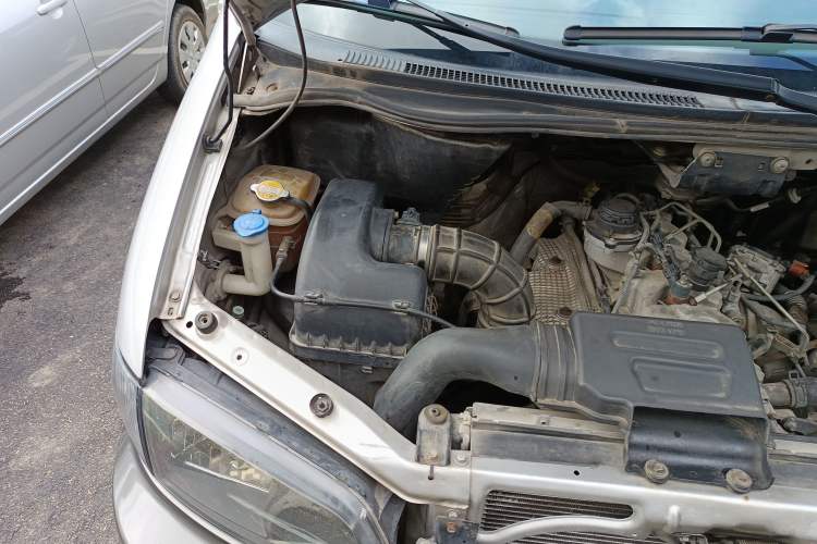 Used JAC Refine 2012 1.9T Shuttle Diesel Comfort Version HFC4DB1-2C Engine Bay Right