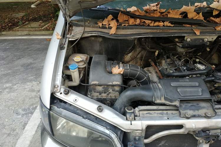 Used JAC Refine 2012 1.9T Shuttle Diesel Comfort Version HFC4DB1-2C Engine Bay Right