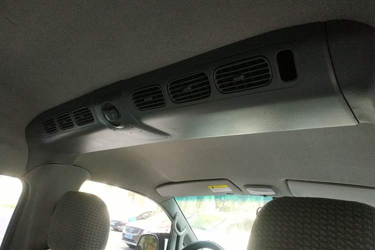 Used JAC Refine 2012 1.9T Shuttle Diesel Comfort Version HFC4DB1-2C Headliner