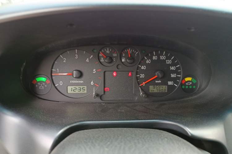 Used JAC Refine 2012 1.9T Shuttle Diesel Comfort Version HFC4DB1-2C Instrument Cluster