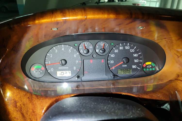 Used JAC Refine 2012 2.0L Timeless Edition HFC4GA3 Instrument Cluster