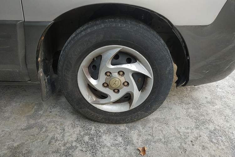 Used JAC Refine 2012 1.9T Shuttle Diesel Comfort Version HFC4DB1-2C Right Front Wheel Hub