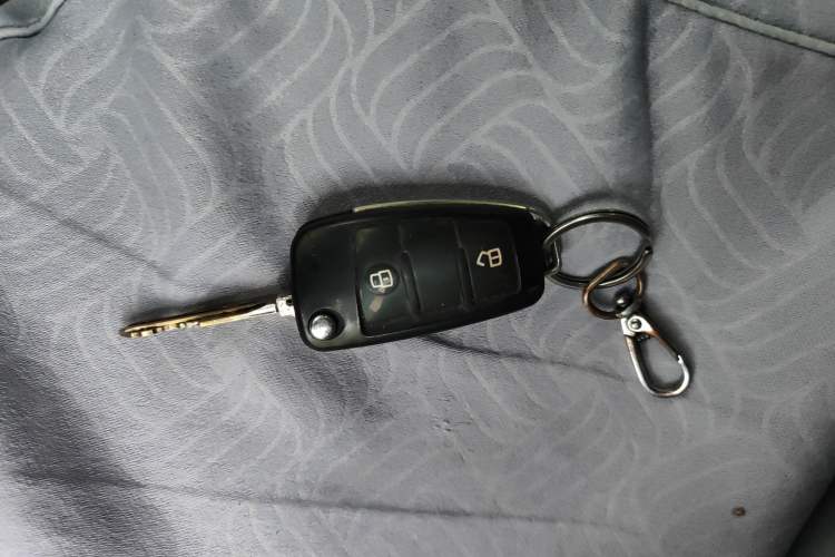 Used JAC Refine 2012 2.0L Timeless Edition HFC4GA3 Vehicle Key