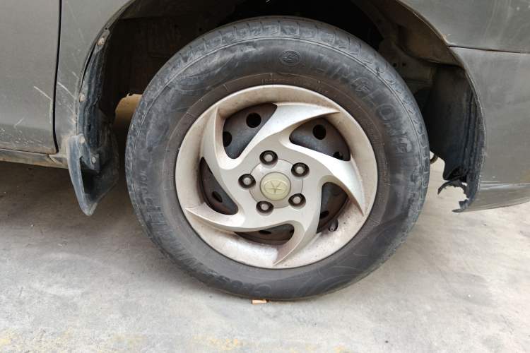 Used JAC Refine 2015 2.0L Shuttle Gasoline Long-Wheelbase Comfort Version HFC4GA3-3D Right Front Wheel Hub