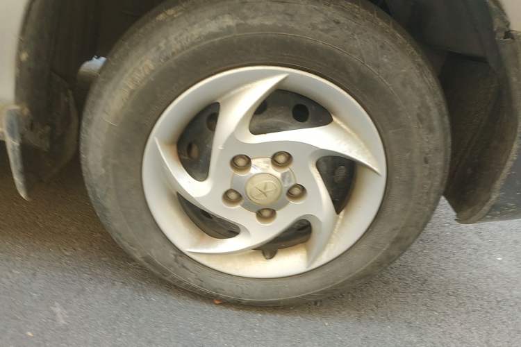 Used JAC Refine 2015 2.0L Shuttle Gasoline Long-Wheelbase Standard Version HFC4GA3-3D Right Front Wheel Hub