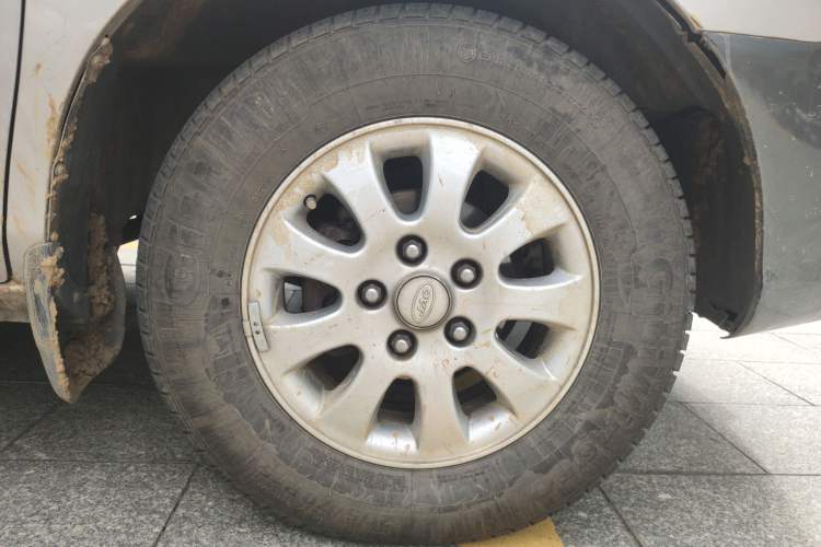 Used JAC Refine 2015 2.0L Shuttle Gasoline Long-Wheelbase Comfort Version HFC4GA3-3D Right Front Wheel Hub