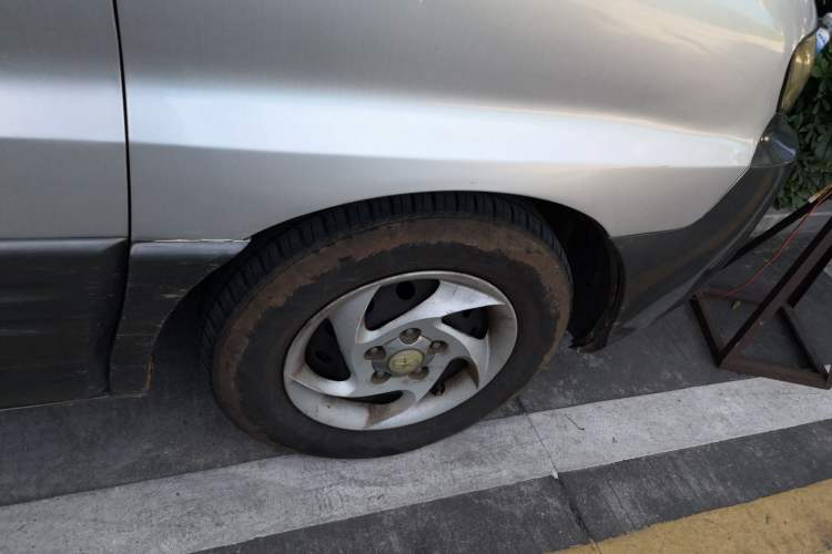 Used JAC Refine 2015 1.9T Shuttle Long-Wheelbase Comfort Model HFC4DB1-2C Right Front Wheel Hub