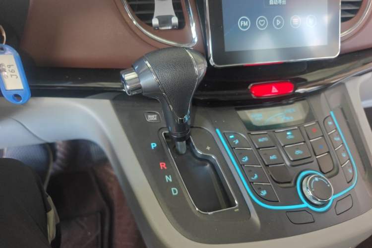Used JAC Refine L5 2022 2.0T Automatic Business Edition Gear Lever