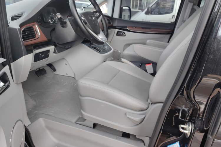Used JAC Refine L5 2022 2.0T Automatic Business Edition Interior 1