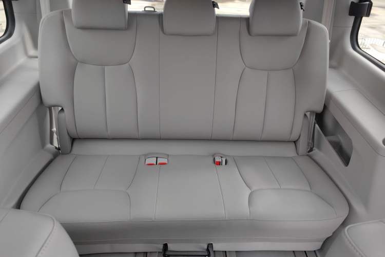 Used JAC Refine L5 2022 2.0T Automatic Business Edition Interior 4