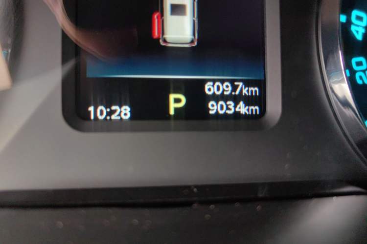 Used JAC Refine L5 2022 2.0T Automatic Business Edition Odometer Close Up