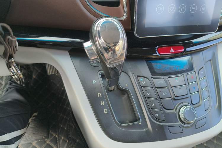 Used JAC Refine L5 2022 2.0T Automatic Business Edition Gear Lever