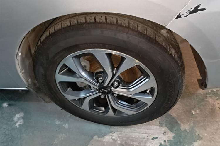 Used JAC Refine L5 2022 2.0T Automatic Business Edition Right Front Wheel Hub