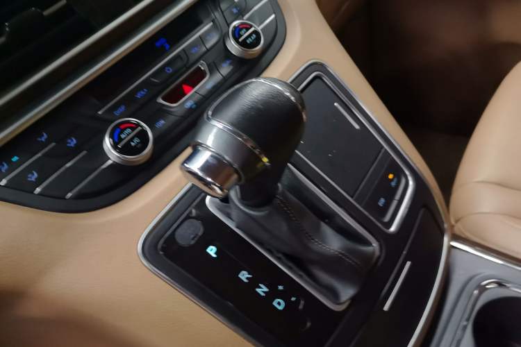 Used JAC Refine L6 MAX 2021 2.0T Automatic Luxury Version Gear Lever