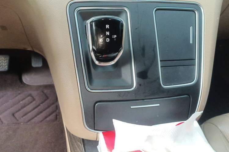 Used JAC Refine L6 MAX 2021 2.0T Automatic Comfort Edition Gear Lever