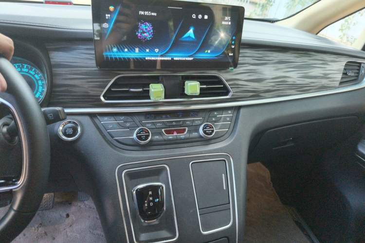 Used JAC Refine L6 MAX 2022 2.0T Automatic High-Power Comfort Edition Audio And AC Panel