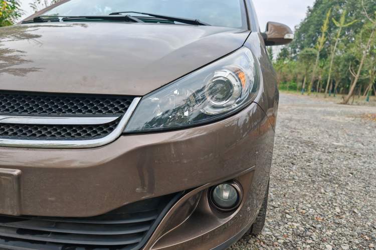 Used JAC Refine M2 2013 1.8L Manual Luxury Smart Model 5 Seats Left Front Headlight