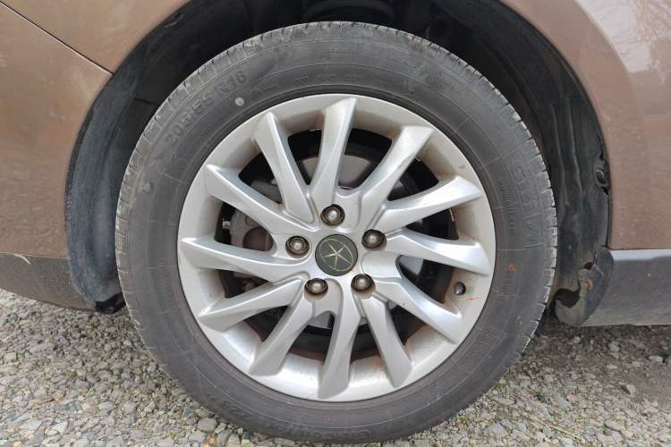 Used JAC Refine M2 2013 1.8L Manual Luxury Smart Model 5 Seats Left Front Wheel Hub