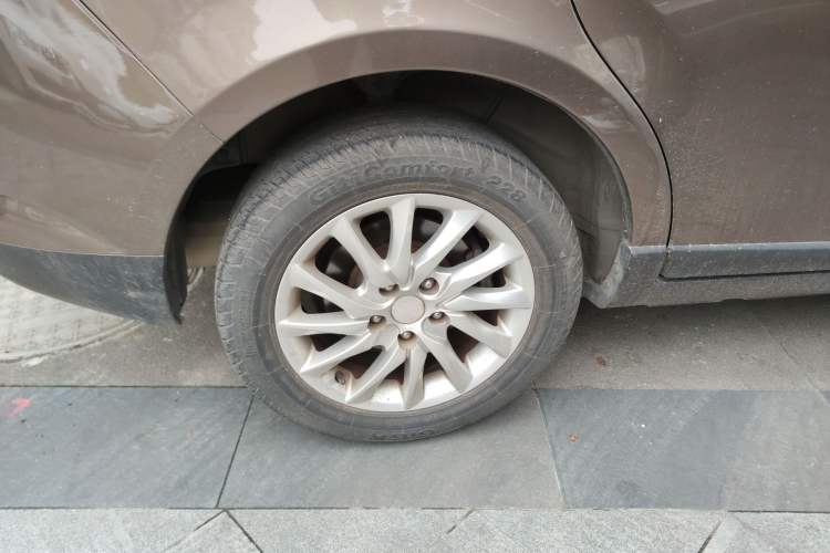 Used JAC Refine M2 2013 1.8L Manual Luxury Smart Model 5 Seats Right Rear Wheel Hub