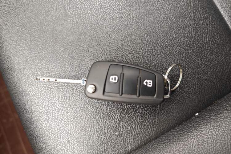 Used JAC Refine M2 2013 1.8L Manual Luxury Smart Model 5 Seats Vehicle Key