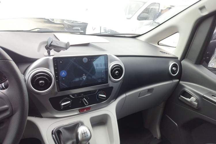 Used JAC Refine M3 2022 PLUS Standard Model 1.5T Center Console