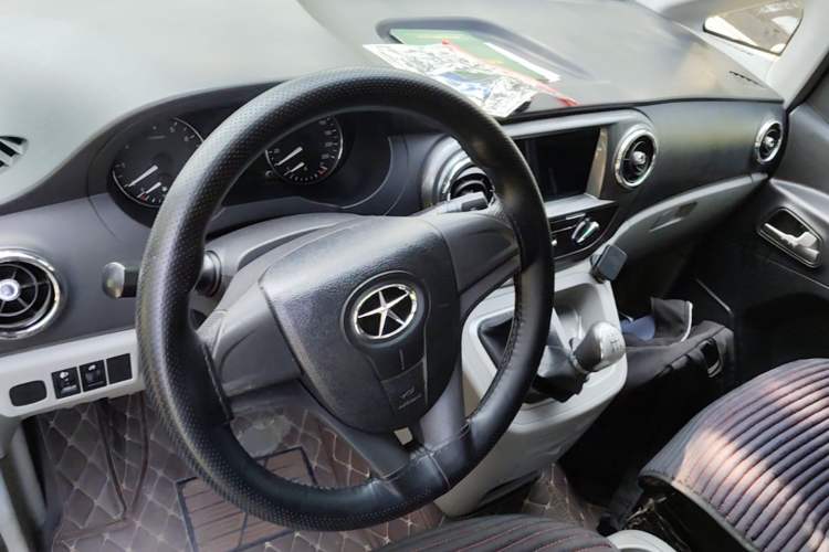 Used JAC Refine M3 2015 Maker Edition 1.6L Luxury Version Center Console