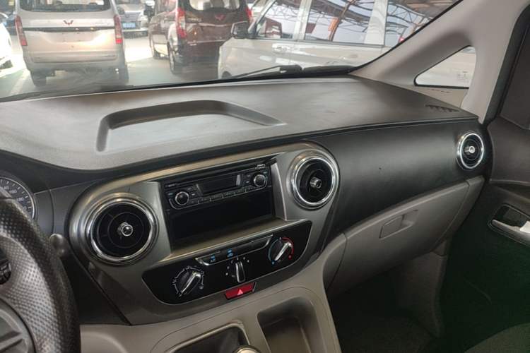 Used JAC Refine M3 2015 Maker Edition 1.6L Luxury Version Center Console