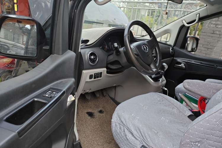 Used JAC Refine M3 2015 Maker Edition 1.6L Luxury Version Driver Seat