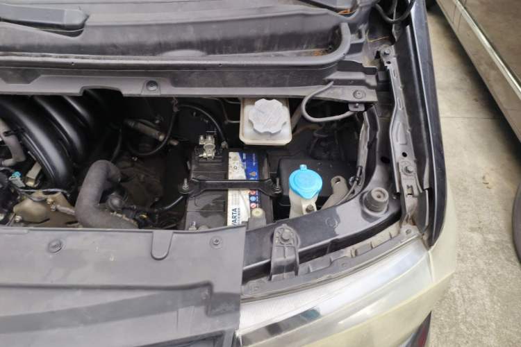 Used JAC Refine M3 2015 Maker Edition 1.6L Luxury Version Engine Bay Left
