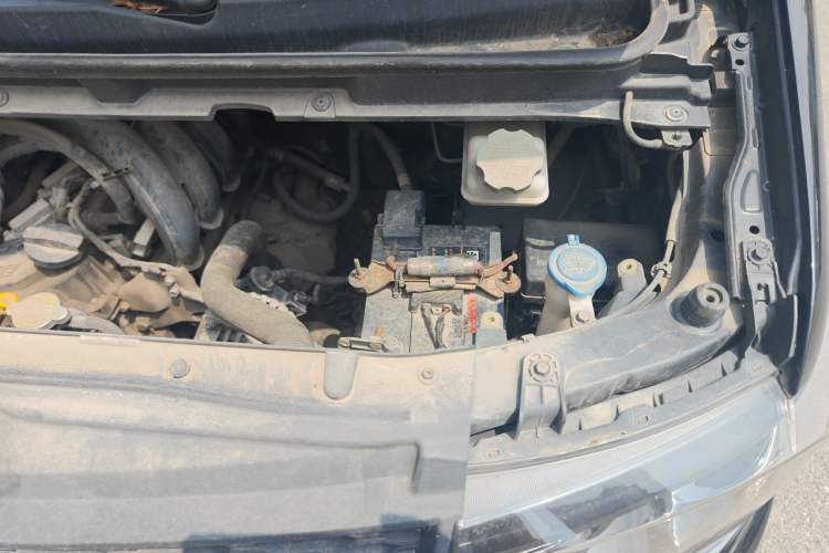 Used JAC Refine M3 2015 Maker Edition 1.6L Luxury Version Engine Bay Left