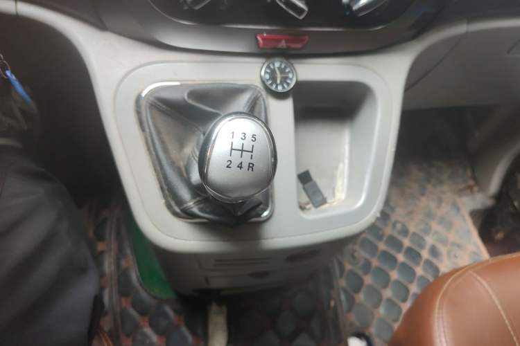 Used JAC Refine M3 2015 Maker Edition 1.6L Luxury Version Gear Lever