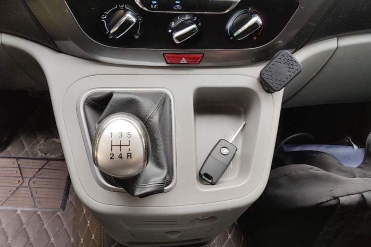 Used JAC Refine M3 2015 Maker Edition 1.6L Luxury Version Gear Lever