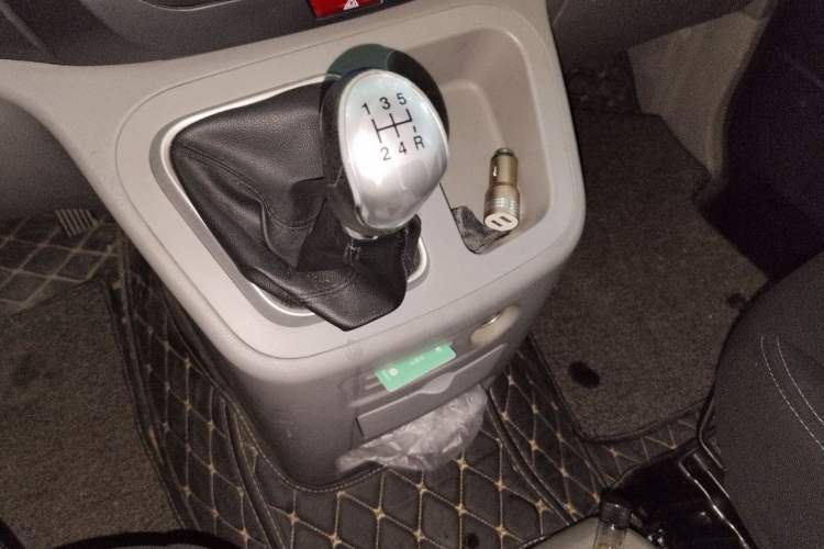 Used JAC Refine M3 2015 Maker Edition 1.6L Luxury Version Gear Lever