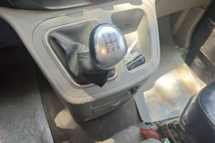 Used JAC Refine M3 2015 Maker Edition 1.6L Luxury Version Gear Lever