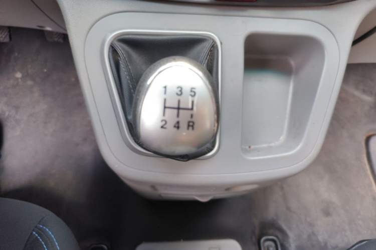 Used JAC Refine M3 2015 Maker Edition 1.6L Luxury Version Gear Lever