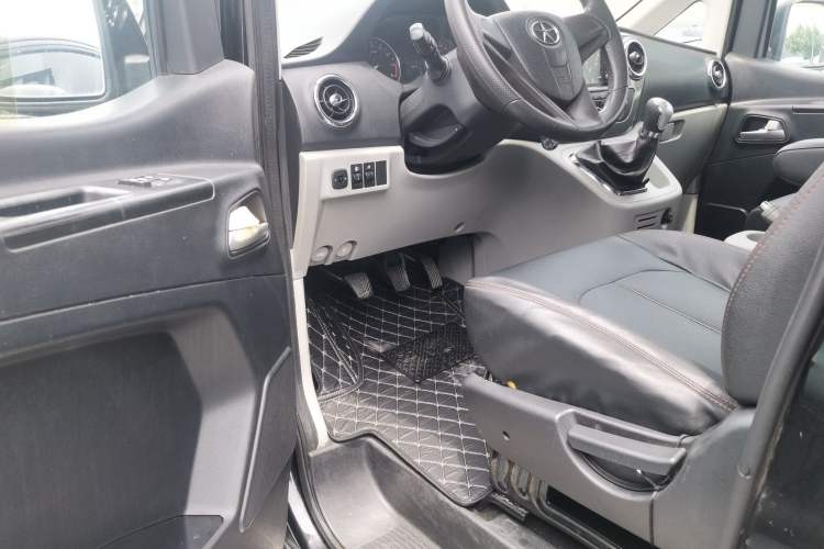 Used JAC Refine M3 2015 Maker Edition 1.6L Luxury Version Interior 1