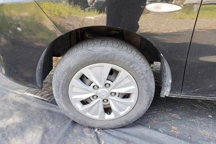 Used JAC Refine M3 2015 Maker Edition 1.6L Luxury Version Left Front Wheel Hub