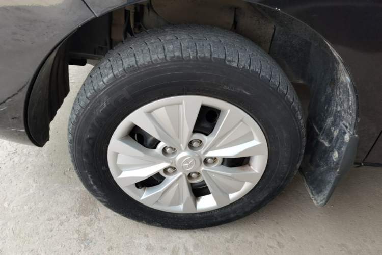 Used JAC Refine M3 2015 Maker Edition 1.6L Luxury Version Left Front Wheel Hub