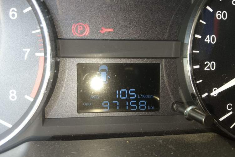 Used JAC Refine M3 2015 Maker Edition 1.6L Luxury Smart Version Odometer Close Up