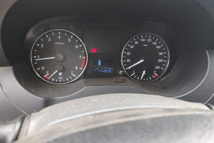 Used JAC Refine M3 2015 Maker Edition 1.6L Luxury Version Odometer Close Up