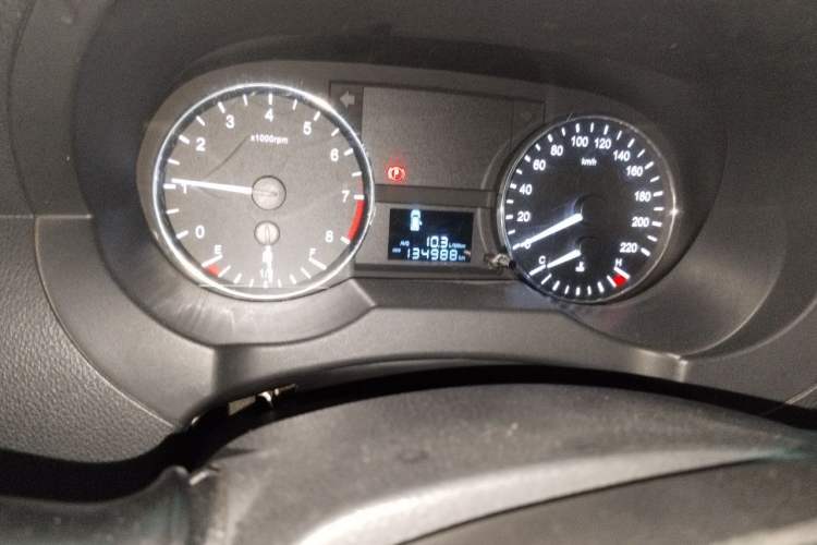 Used JAC Refine M3 2015 Maker Edition 1.6L Luxury Version Odometer Close Up
