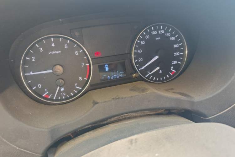 Used JAC Refine M3 2015 Maker Edition 1.6L Luxury Version Odometer Close Up