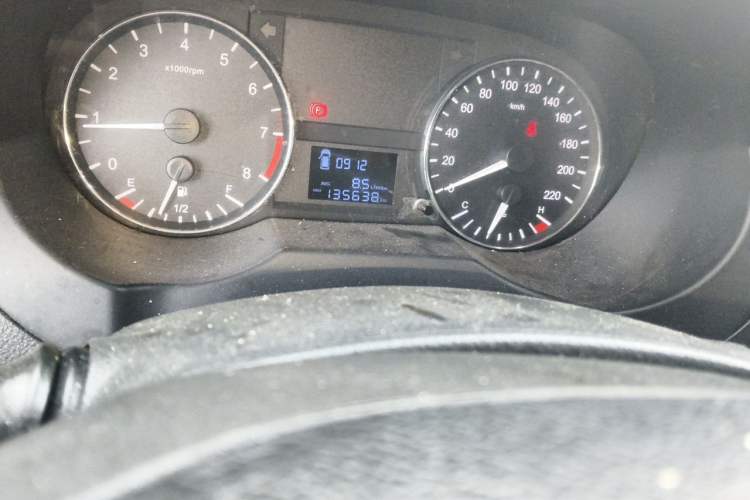 Used JAC Refine M3 2015 Maker Edition 1.6L Luxury Version Odometer Close Up