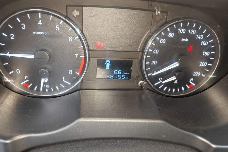 Used JAC Refine M3 2015 Maker Edition 1.6L Luxury Version Odometer Close Up