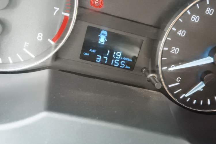 Used JAC Refine M3 2015 Maker Edition 1.6L Luxury Smart Version Odometer Close Up